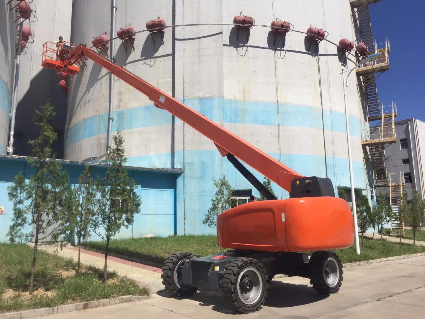 直臂式高空作业车